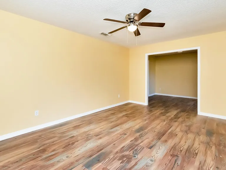3057 Brookline Dr W — Photo 6