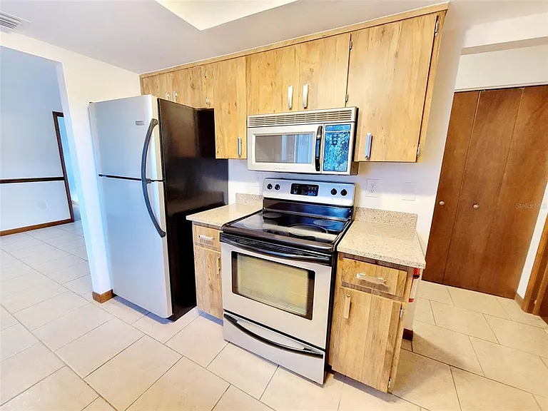 9760 SW 101st Ln — Photo 2
