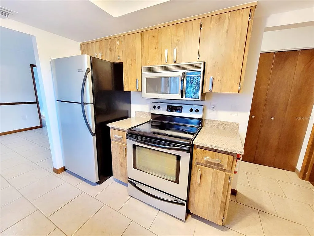 Building Photo - 9760 SW 101st Ln