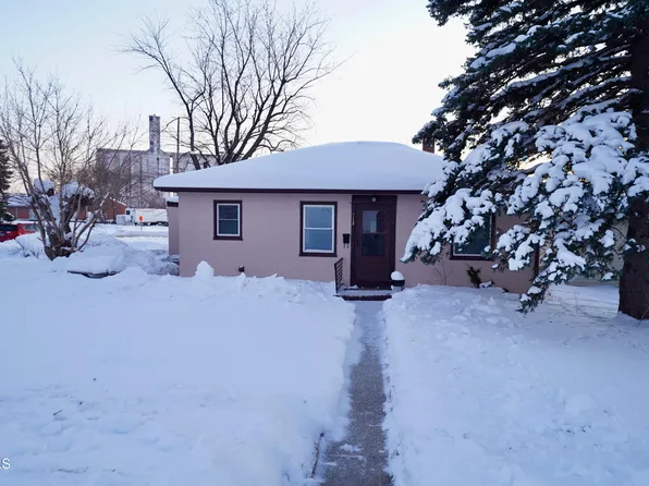 922 2nd Pl NE, Jamestown, ND 58401
