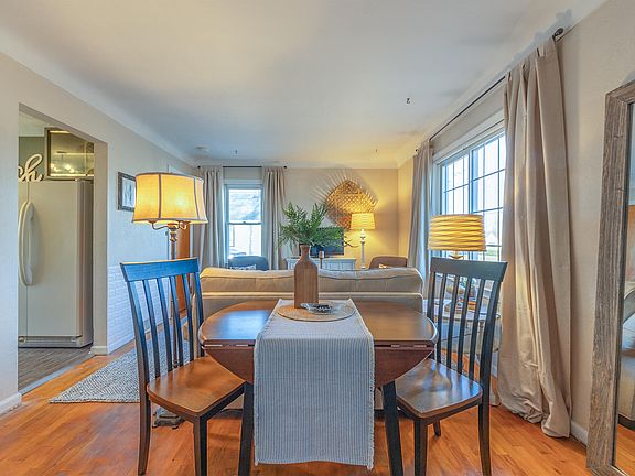 4th image of 303 Oakhurst Ave