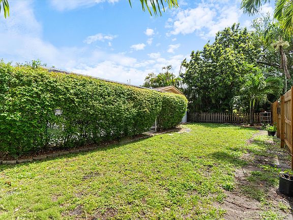 5th image of 22707 SW 64th Way