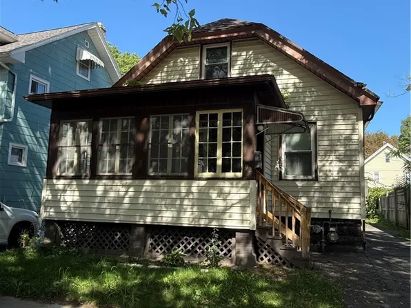 92 Barberry Ter, Rochester, NY 14621