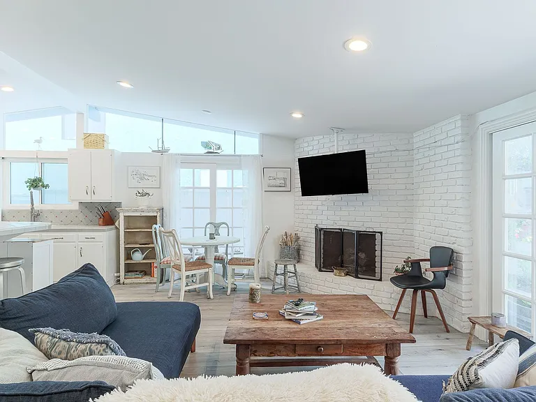 1089 Belfast Ln — Photo 23