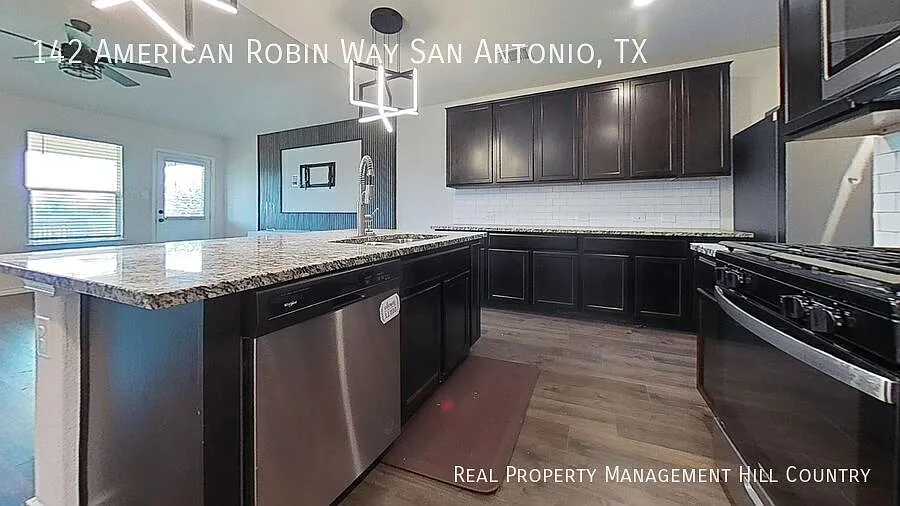 142 American Robin Way - 5 Bed / 2.5 Bath near Alamo Ranch — Photo 2