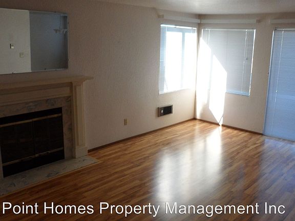 3rd image of 10106 Greenwood Ave N APT 104