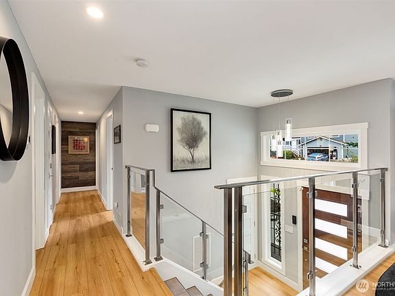 3rd image of 403 Ferndale Avenue NE