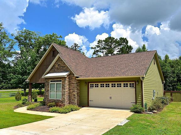 3rd image of 27 Magnolia Estates Dr