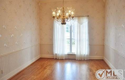 2nd image of 4402 Scenic Cir