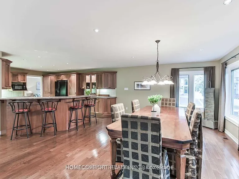 19 Pomander Rd — Photo 3