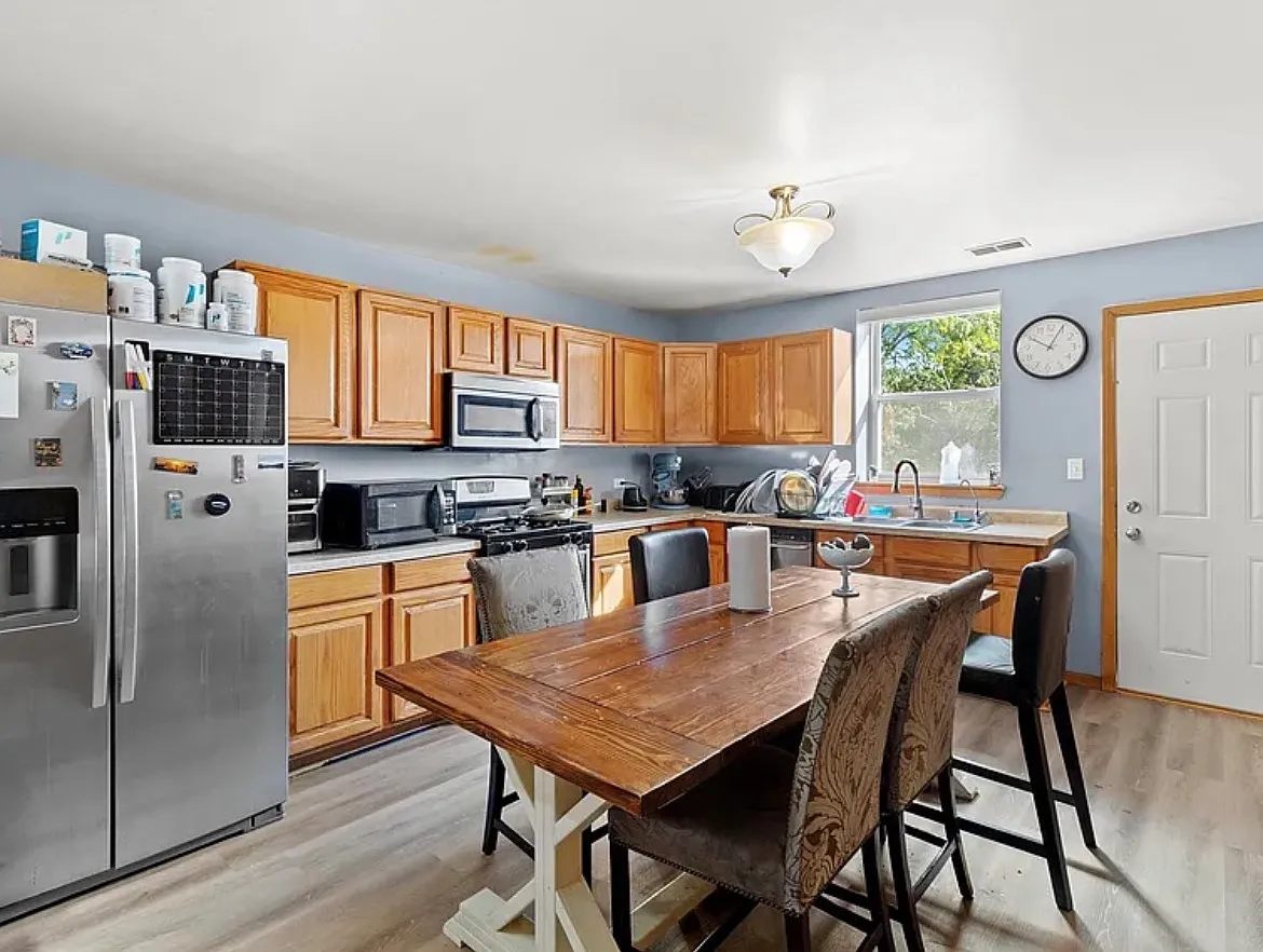 4 bed, $2,150 — Photo 1