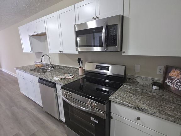 3rd image of 291 Westchester Cir #1