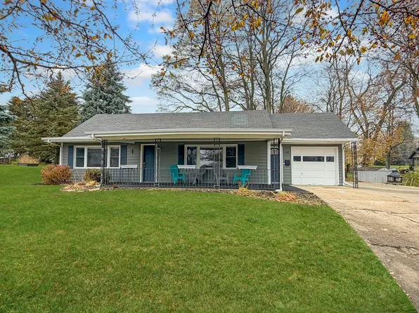 108 E South St, Freeport, IL 61032