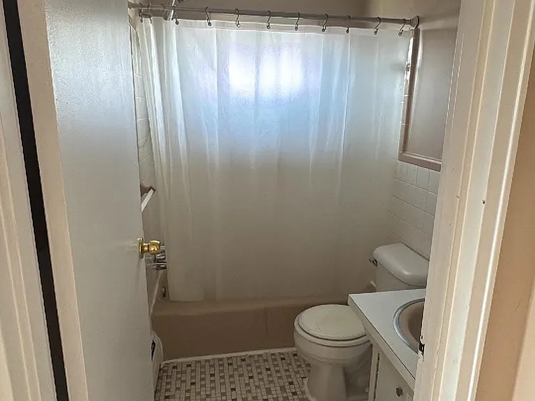 8024 Castor Ave — Photo 5