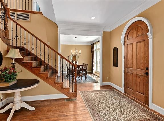 3rd image of 4201 Pinecreek Dr