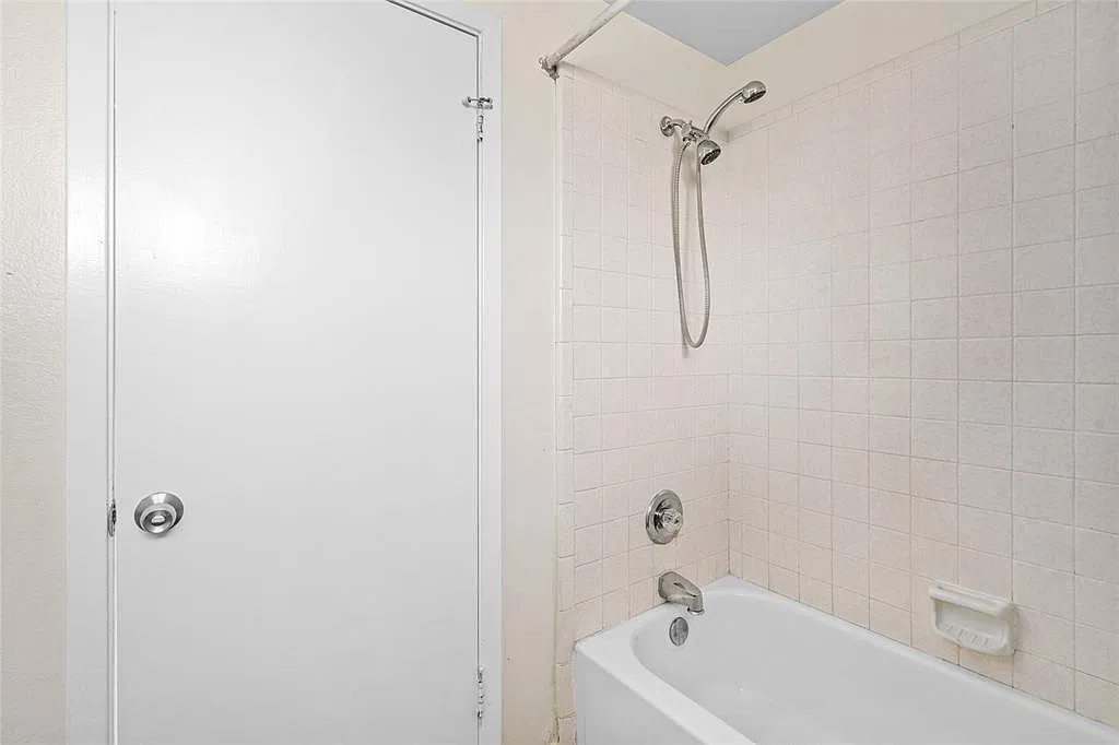 4 bed, 2.5 bath, 2060 sqft, $1,950 — Photo 1
