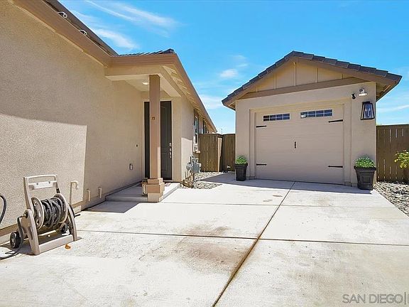 4th image of 3096 Shasta Daisy Cir
