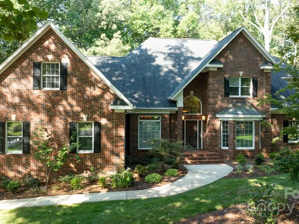 1561 Cureton Ct, Rock Hill, SC 29732