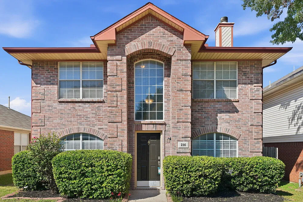 4 bed, 2.5 bath, 1769 sqft, $2,405 — Photo 1