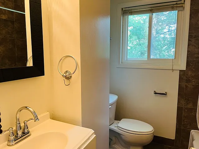 405 McLane Ct — Photo 3