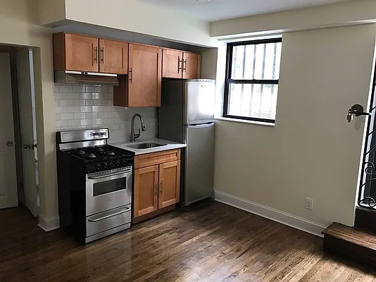 Rented by Salon Realty Corp | media 12