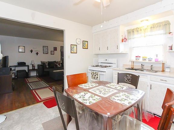 3rd image of 14501 Albrus Ave