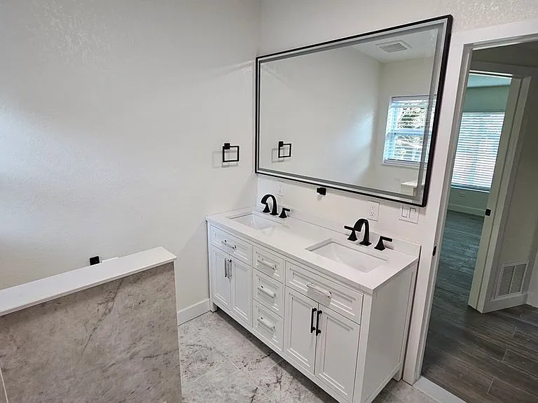 1375 Coral Way S — Photo 13
