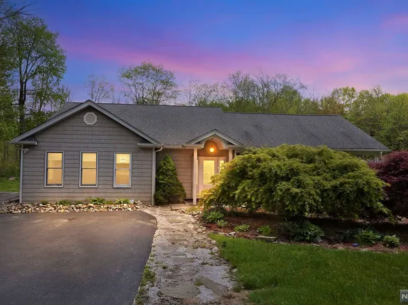53 Banker Rd, Hewitt, NJ 07421