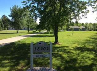 S90W18202 Parker Dr, Muskego, WI 53150