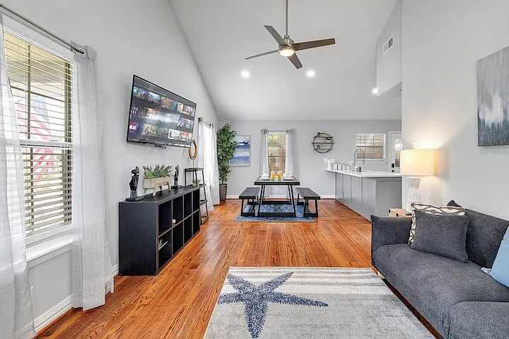 1718 Ripley St — Photo 3