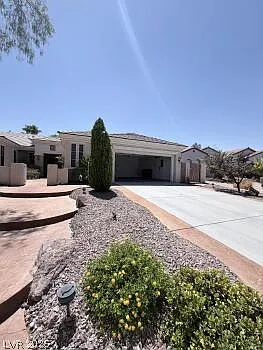 3 bed, 2.0 bath, 2200 sqft, $3,150 — Photo 2