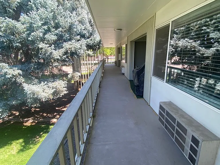 401 S Holly St — Photo 45