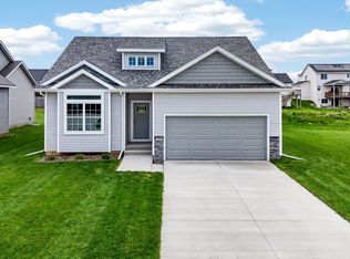 570 SE Hollow Ct, West Des Moines, IA 50265