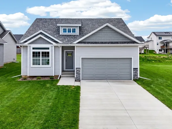 570 SE Hollow Ct, West Des Moines, IA 50265