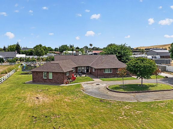 4th image of 34672 Bernard Rd