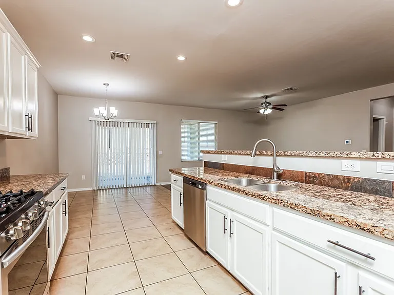 8237 W Kittiwake Ln — Photo 8