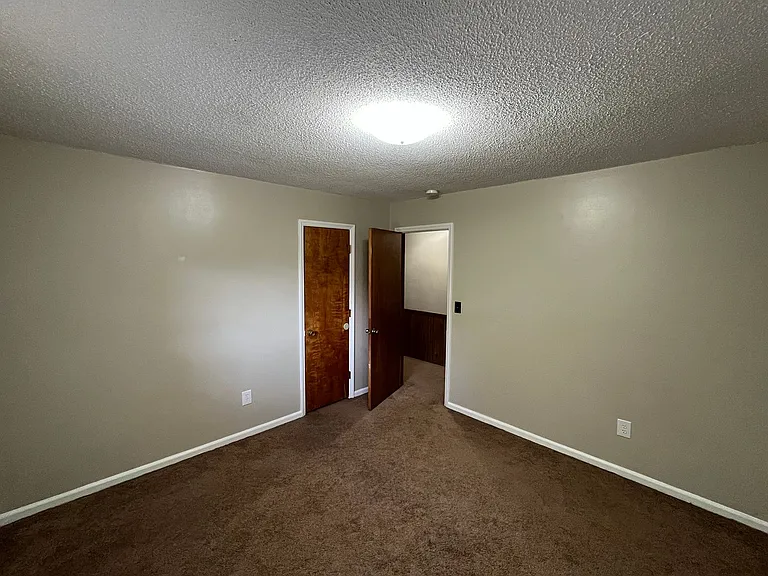 370 Farmbrooke Ln — Photo 18