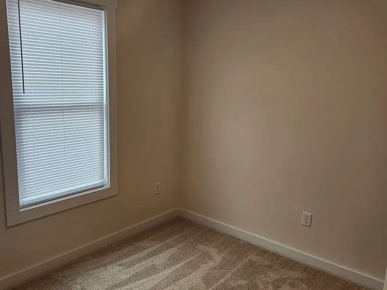 111 Dinwiddie Ave #E — Photo 12