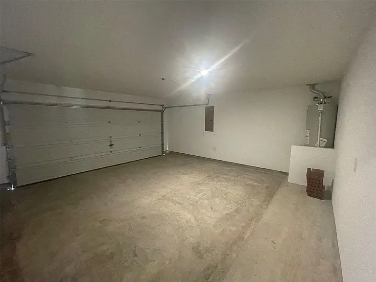 827 Rosewood Trl — Photo 13