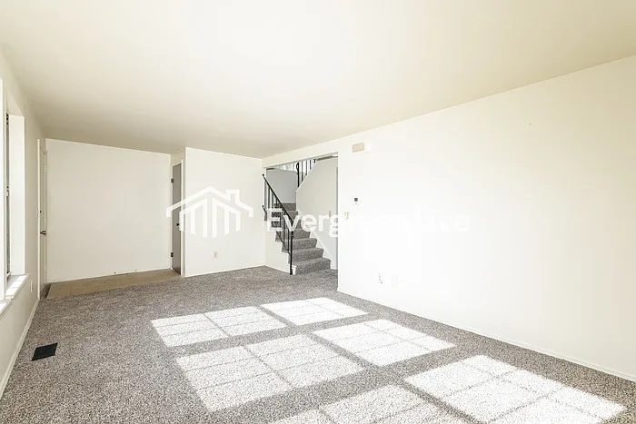 3 bed, 1.5 bath, 1555 sqft, $1,145 — Photo 4