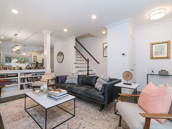 4th image of 23 Cedar Pl