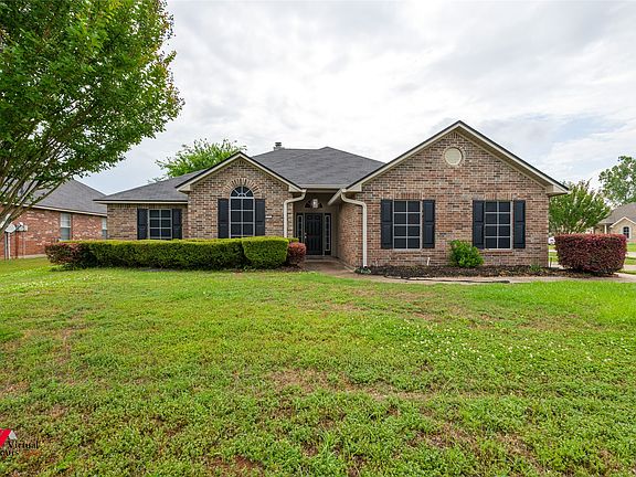 4th image of 311 Columbia Cir