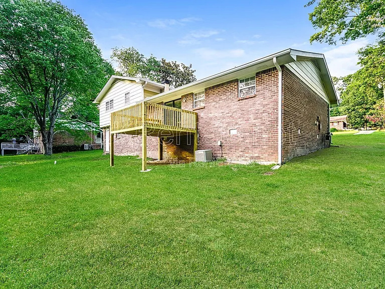 2807 Hickory Ln — Photo 15