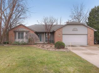 3086 Parkside Dr, Jenison, MI 49428