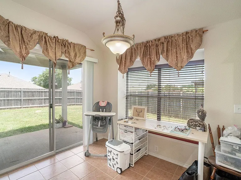 1327 Primrose Dr — Photo 12