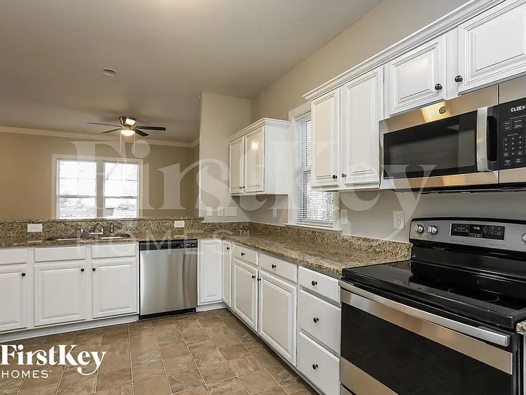 5121 Lundy Dr — Photo 7