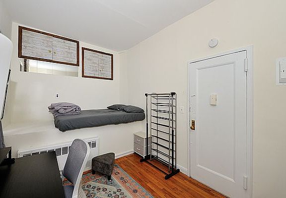 5th image of 300 E 92nd St APT 2B