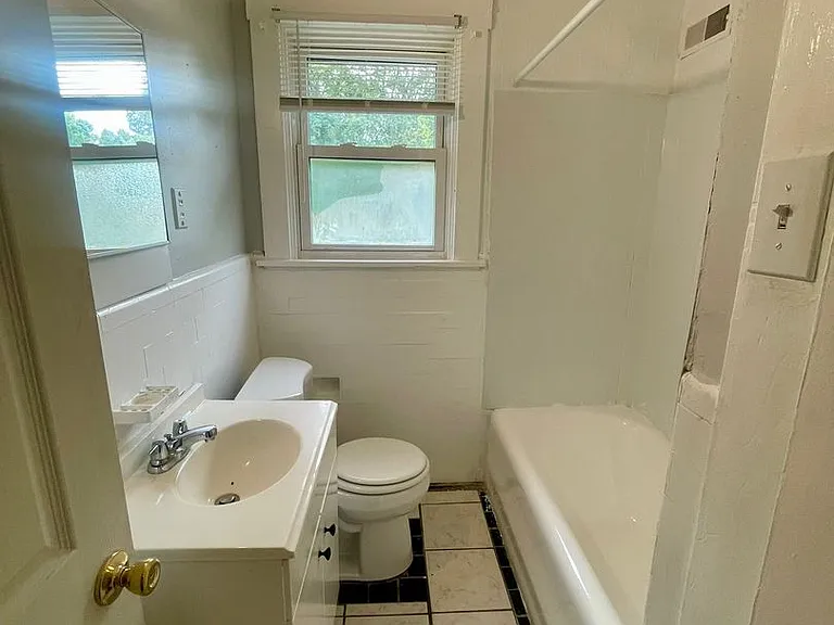 1278 Rutledge Ave — Photo 6