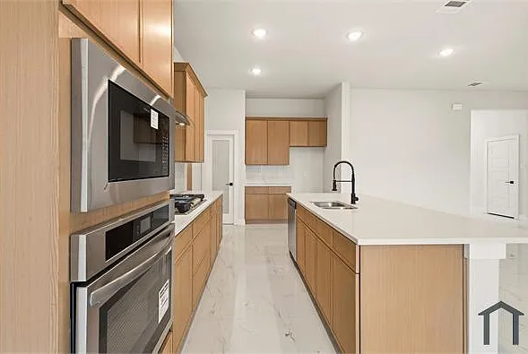 1832 Noble Ct — Photo 7