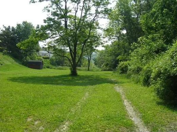 1 Wil Tara Dr, Pittsburgh, PA 15236